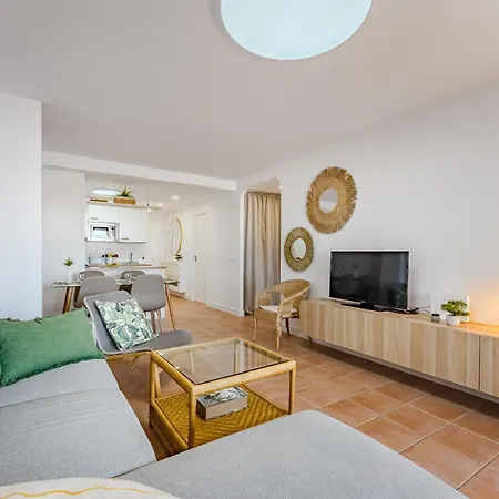 Sea View Family Heated Pool Apartmán *